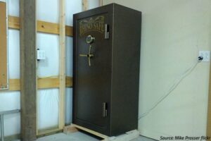Read more about the article Moving A Gun Safe With A Pallet Jack: Feasible Tricks